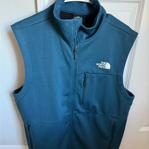 Men’s North Face zip up vest. Size large
